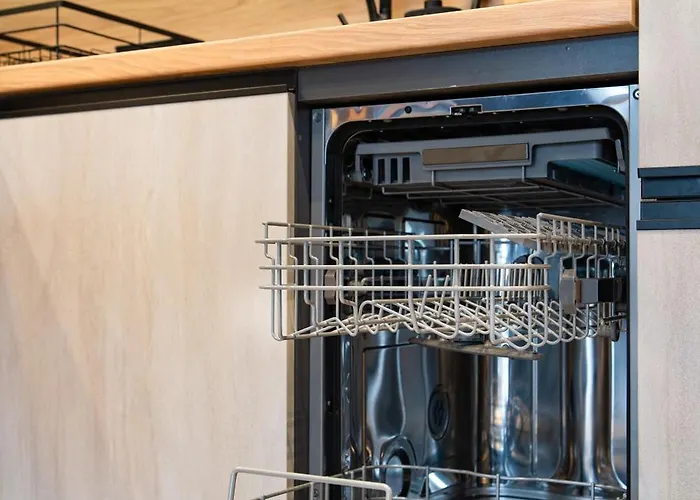 Picasso - Free Parking Place *